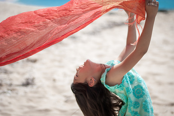 Child with scarf I Oahu Photographer